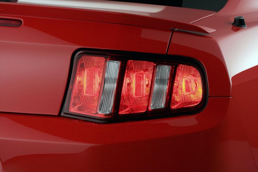  Ford Mustang GT 2010 года  (фото 133 из 213)